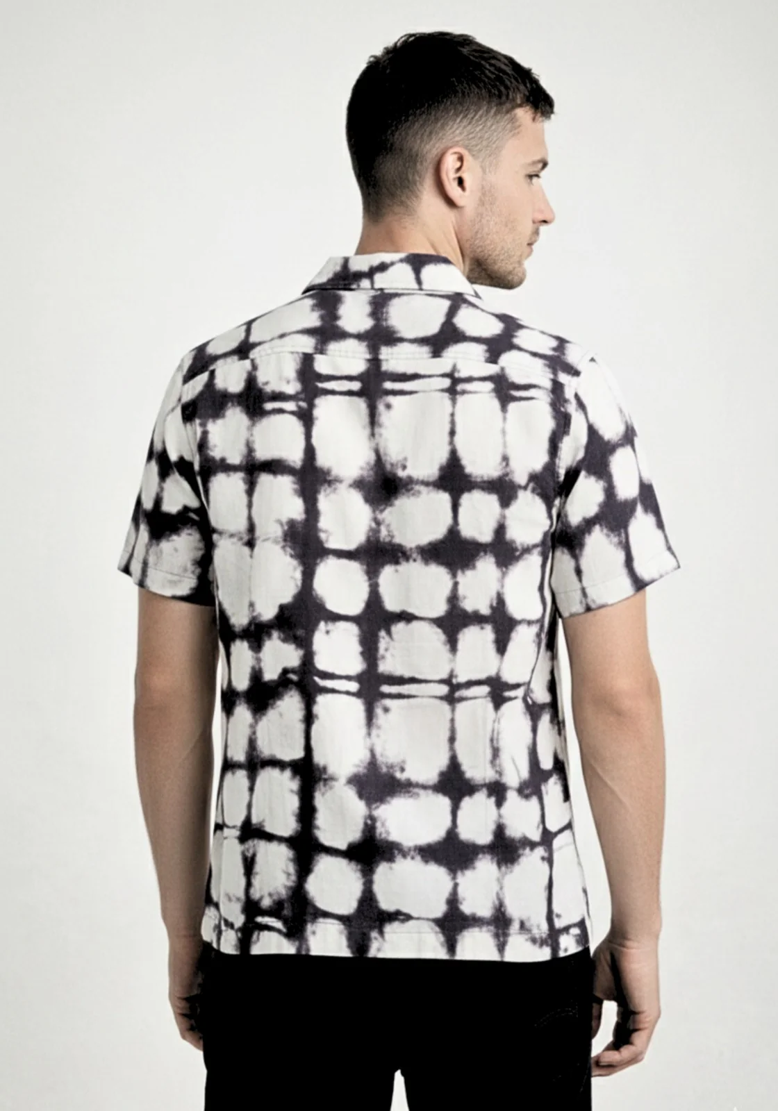 Monochrome Cuban Collar Print Shirt - Image 3