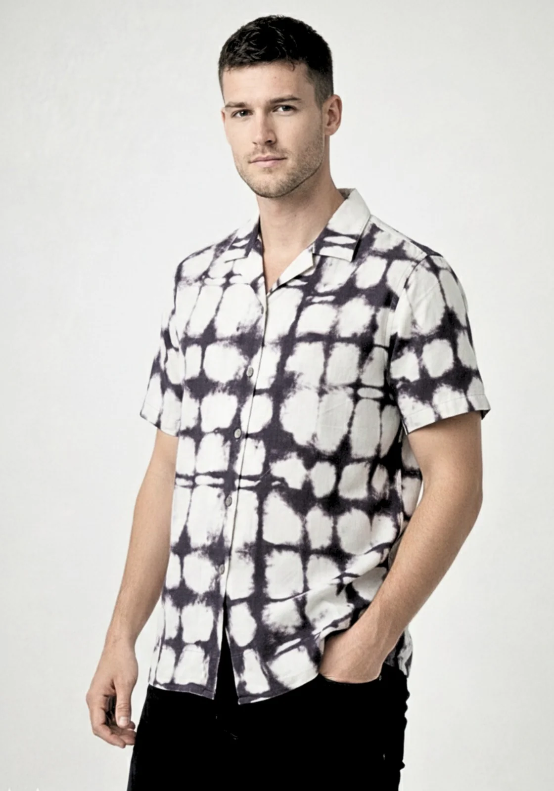 Monochrome Cuban Collar Print Shirt - Image 6